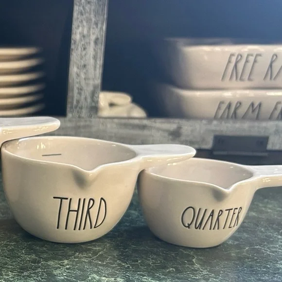 Rae Dunn Measuring Cups With Handle - Picture 4 of 6